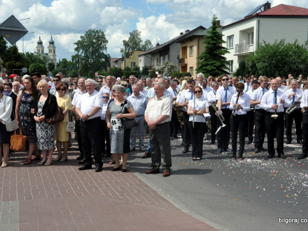 Boże Ciało: Procesje eucharystyczne na ulicach miast (FOTO, VIDEO)