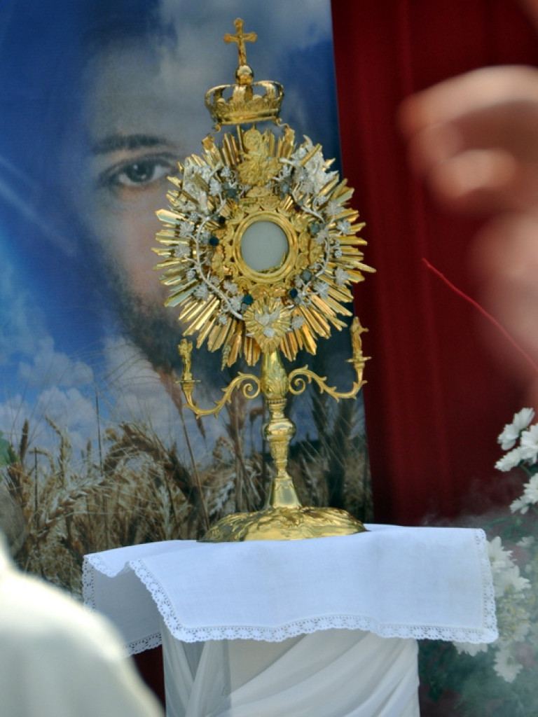 Boże Ciało: Procesje eucharystyczne na ulicach miast (FOTO, VIDEO)