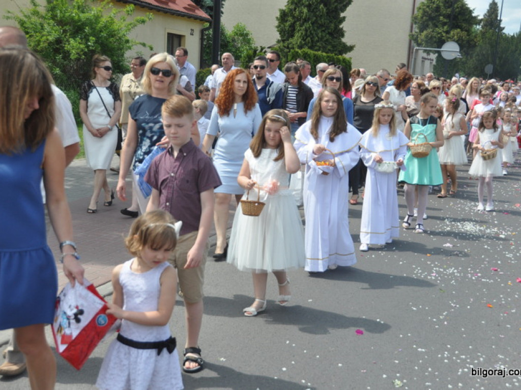 Boże Ciało: Procesje eucharystyczne na ulicach miast (FOTO, VIDEO)