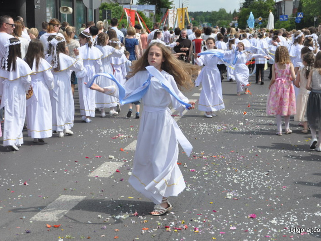 Boże Ciało: Procesje eucharystyczne na ulicach miast (FOTO, VIDEO)