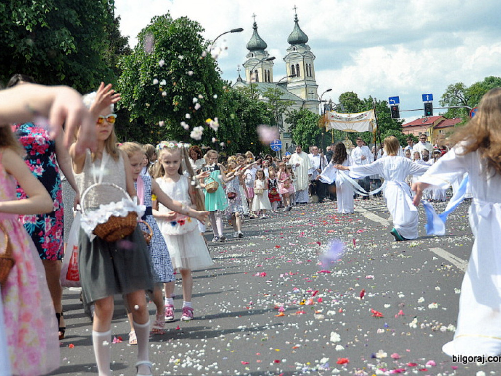 Boże Ciało: Procesje eucharystyczne na ulicach miast (FOTO, VIDEO)
