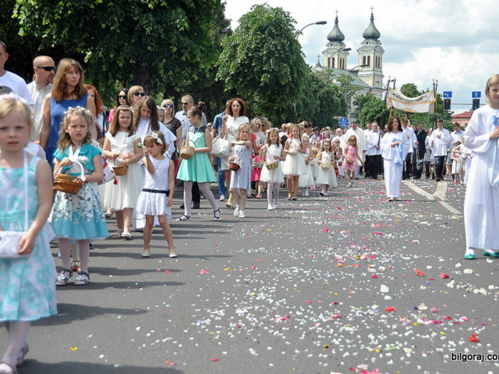 Boże Ciało: Procesje eucharystyczne na ulicach miast (FOTO, VIDEO)