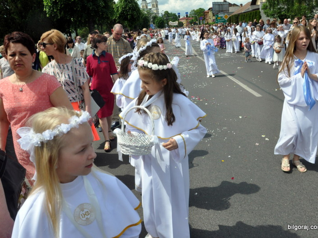 Boże Ciało: Procesje eucharystyczne na ulicach miast (FOTO, VIDEO)
