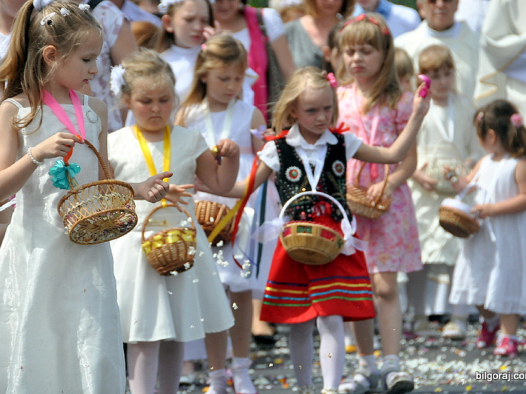 Boże Ciało: Procesje eucharystyczne na ulicach miast (FOTO, VIDEO)