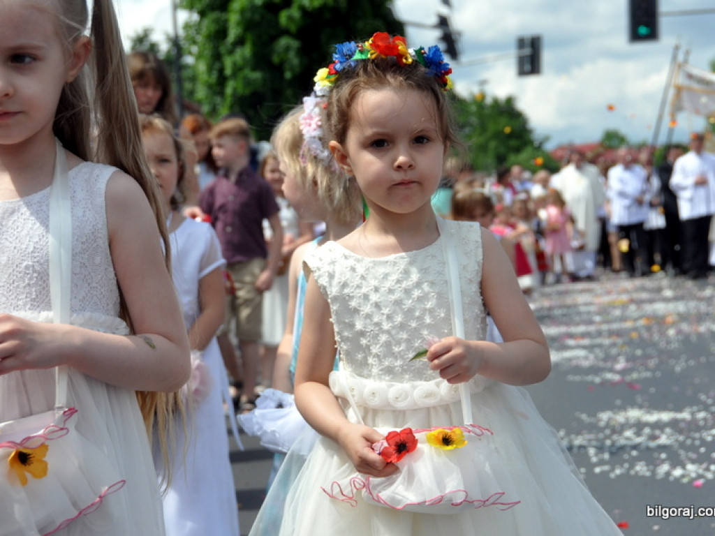 Boże Ciało: Procesje eucharystyczne na ulicach miast (FOTO, VIDEO)