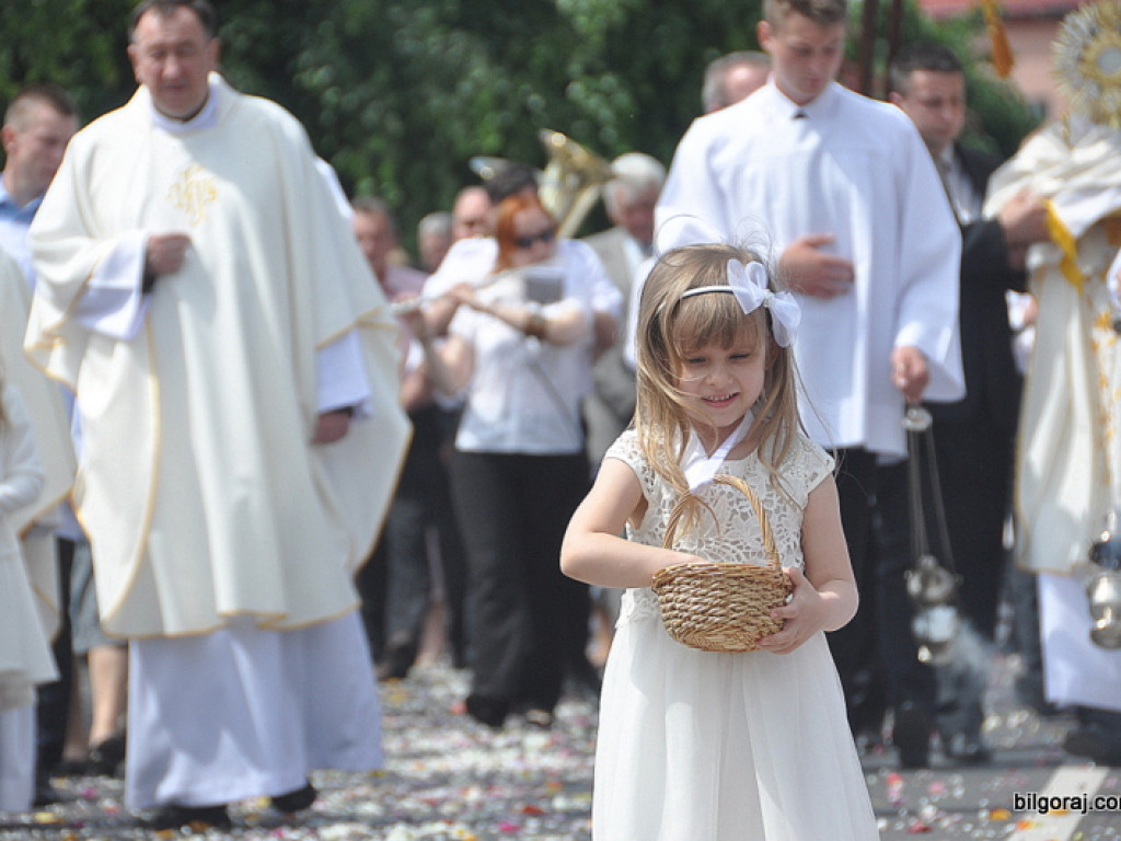 Boże Ciało: Procesje eucharystyczne na ulicach miast (FOTO, VIDEO)