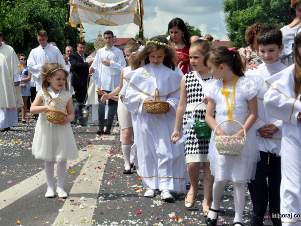 Boże Ciało: Procesje eucharystyczne na ulicach miast (FOTO, VIDEO)