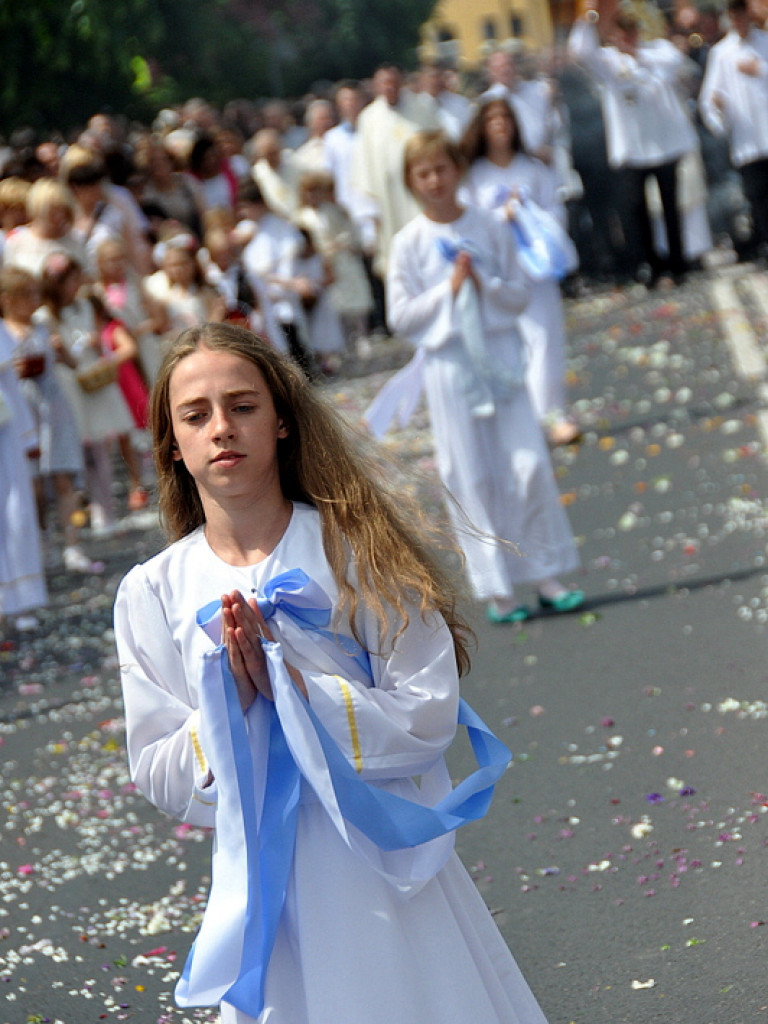 Boże Ciało: Procesje eucharystyczne na ulicach miast (FOTO, VIDEO)