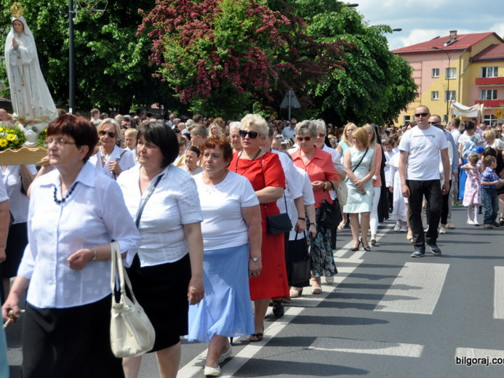 Boże Ciało: Procesje eucharystyczne na ulicach miast (FOTO, VIDEO)