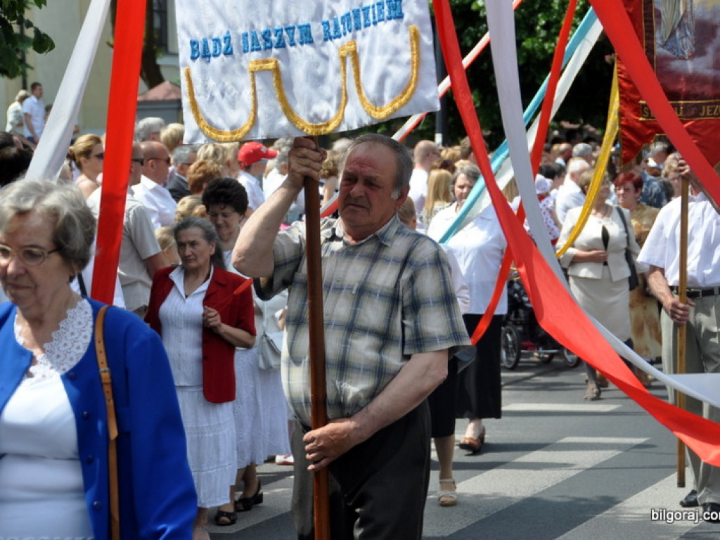 Boże Ciało: Procesje eucharystyczne na ulicach miast (FOTO, VIDEO)