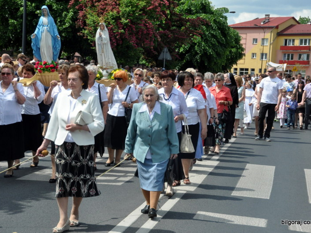 Boże Ciało: Procesje eucharystyczne na ulicach miast (FOTO, VIDEO)