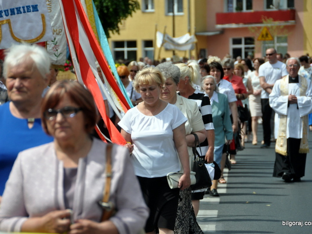 Boże Ciało: Procesje eucharystyczne na ulicach miast (FOTO, VIDEO)