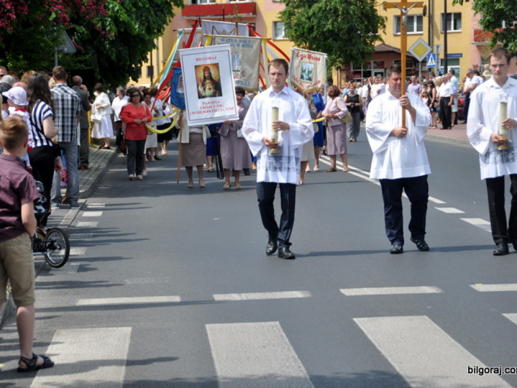 Boże Ciało: Procesje eucharystyczne na ulicach miast (FOTO, VIDEO)