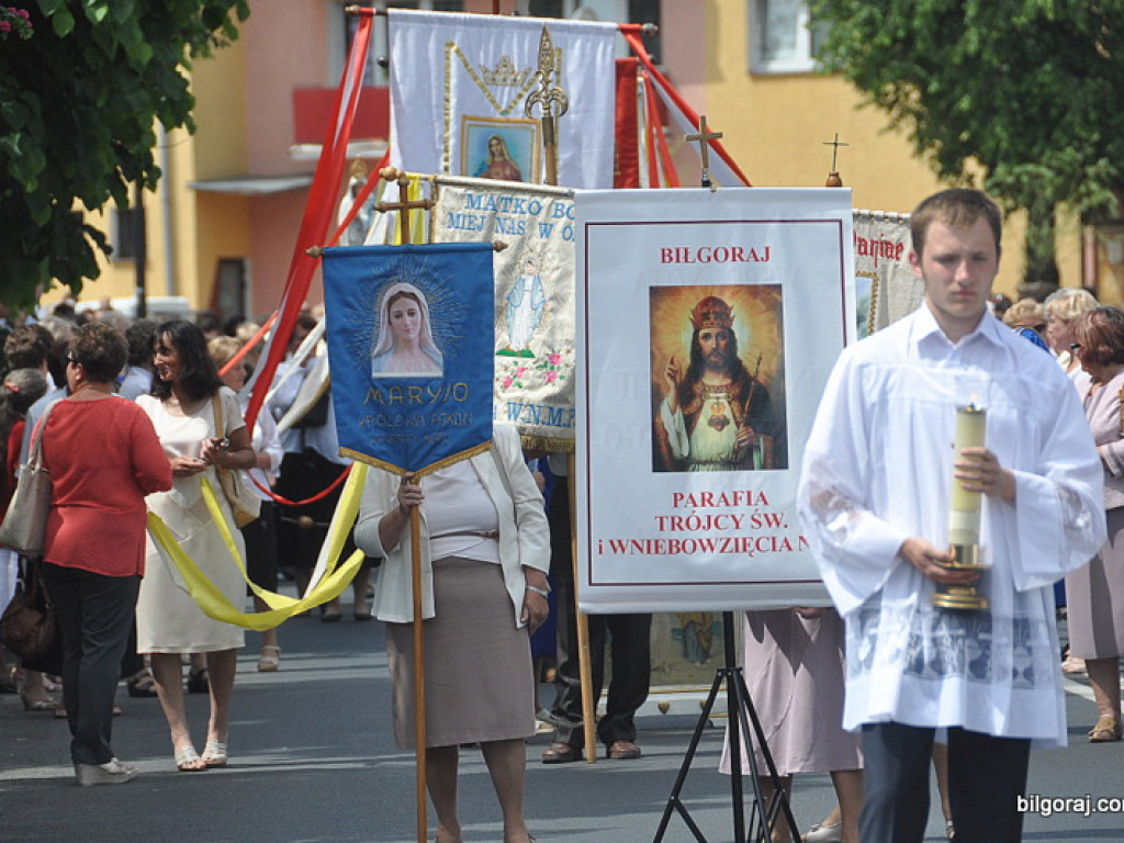 Boże Ciało: Procesje eucharystyczne na ulicach miast (FOTO, VIDEO)