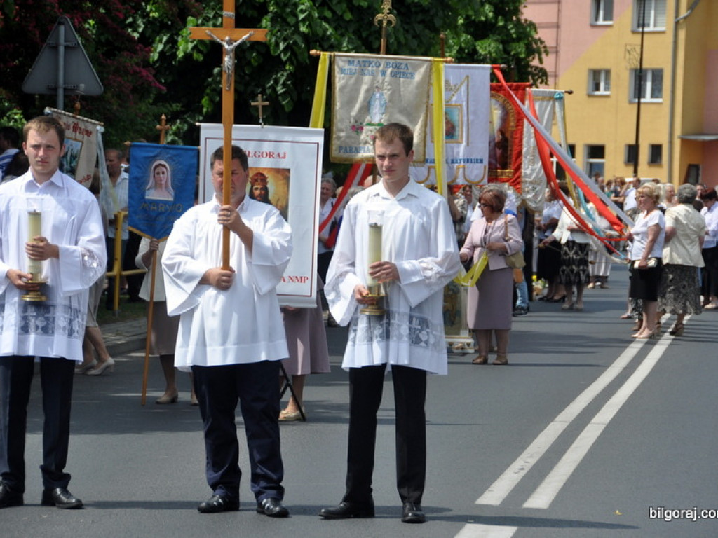 Boże Ciało: Procesje eucharystyczne na ulicach miast (FOTO, VIDEO)