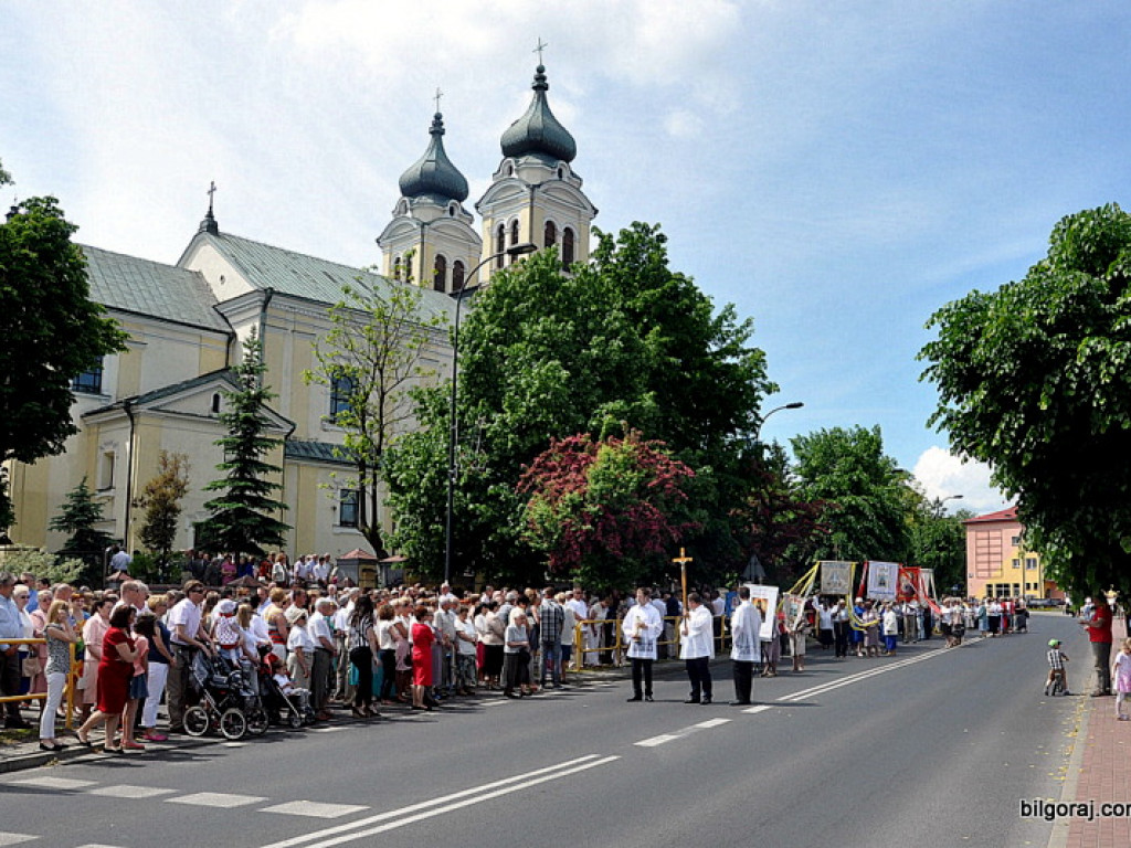 Boże Ciało: Procesje eucharystyczne na ulicach miast (FOTO, VIDEO)