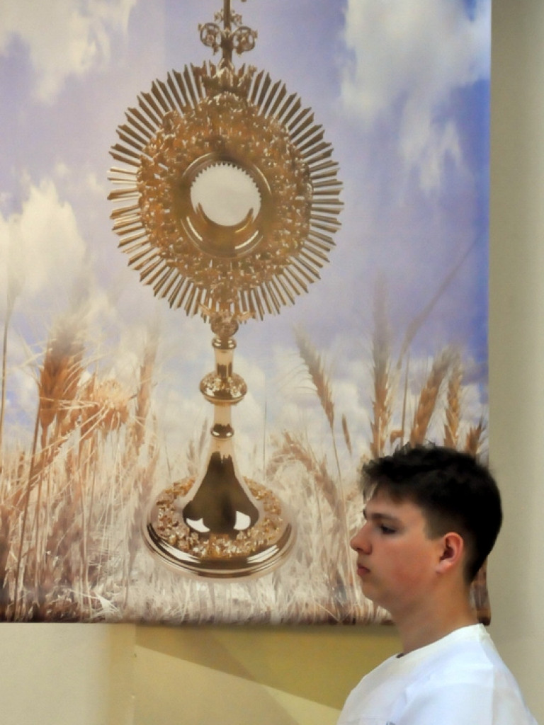 Boże Ciało: Procesje eucharystyczne na ulicach miast (FOTO, VIDEO)