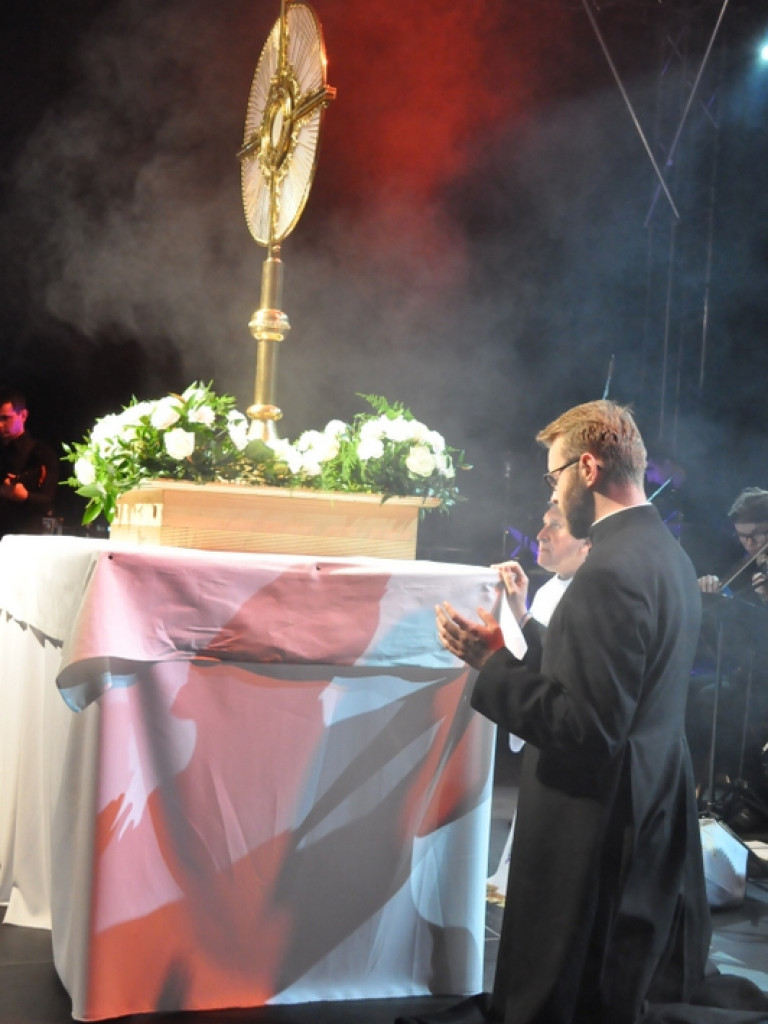 Wieczór Uwielbienia na podsumowanie Uroczystości Bożego Ciała (FOTO, VIDEO)