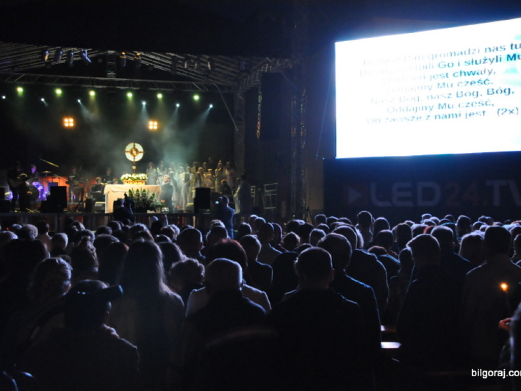 Wieczór Uwielbienia na podsumowanie Uroczystości Bożego Ciała (FOTO, VIDEO)