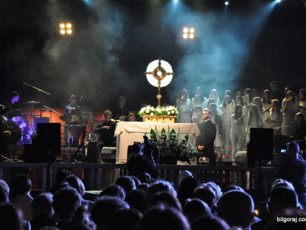 Wieczór Uwielbienia na podsumowanie Uroczystości Bożego Ciała (FOTO, VIDEO)