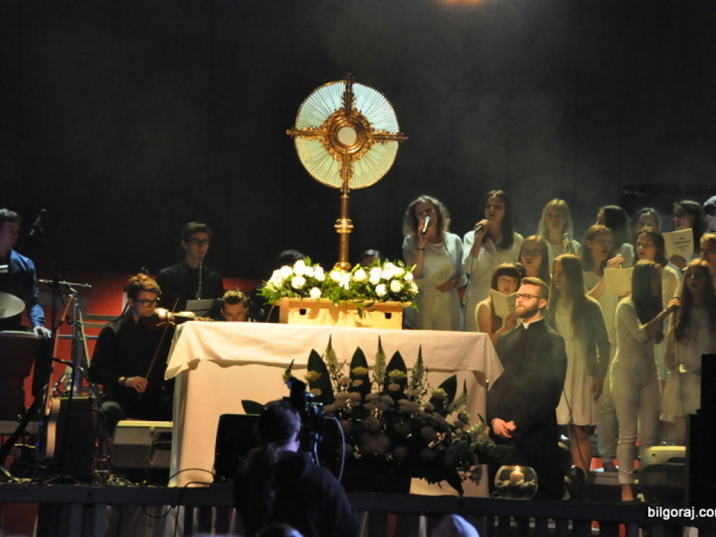 Wieczór Uwielbienia na podsumowanie Uroczystości Bożego Ciała (FOTO, VIDEO)