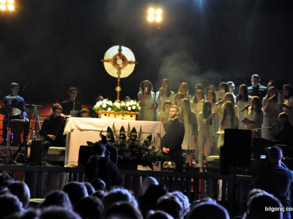 Wieczór Uwielbienia na podsumowanie Uroczystości Bożego Ciała (FOTO, VIDEO)