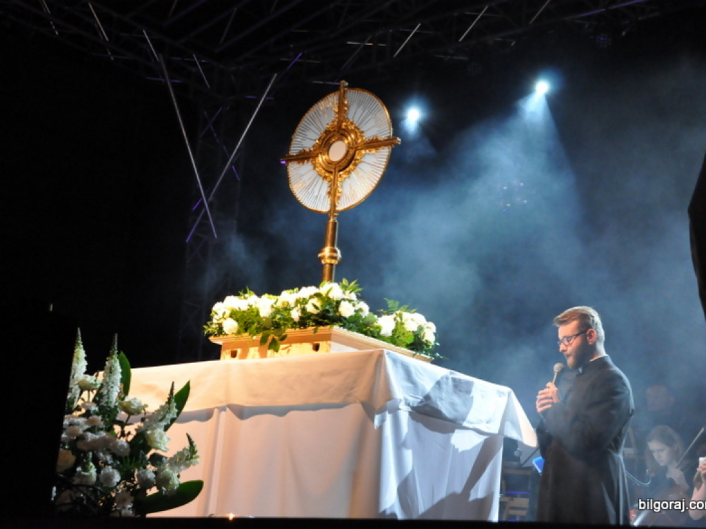 Wieczór Uwielbienia na podsumowanie Uroczystości Bożego Ciała (FOTO, VIDEO)