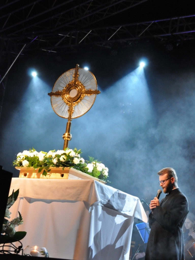 Wieczór Uwielbienia na podsumowanie Uroczystości Bożego Ciała (FOTO, VIDEO)