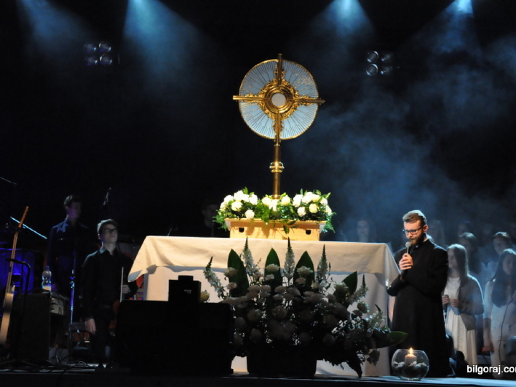 Wieczór Uwielbienia na podsumowanie Uroczystości Bożego Ciała (FOTO, VIDEO)