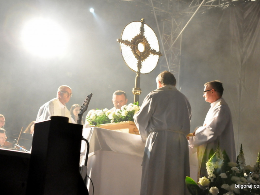 Wieczór Uwielbienia na podsumowanie Uroczystości Bożego Ciała (FOTO, VIDEO)