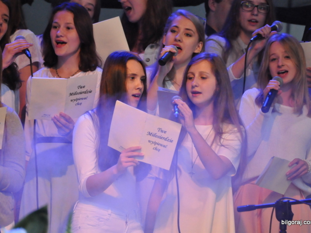 Wieczór Uwielbienia na podsumowanie Uroczystości Bożego Ciała (FOTO, VIDEO)