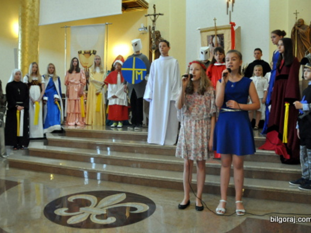 Niezwykłe przedstawienie młodzieży z KSM na 1050. rocznicę chrztu Polski (FOTO)