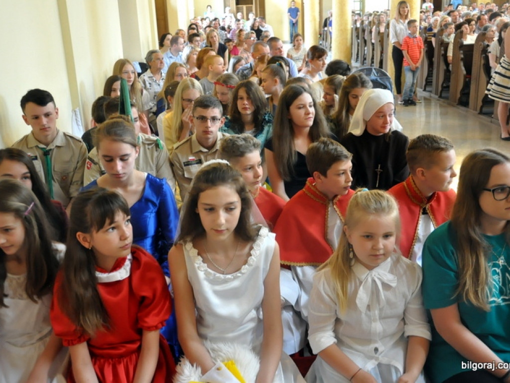 Niezwykłe przedstawienie młodzieży z KSM na 1050. rocznicę chrztu Polski (FOTO)