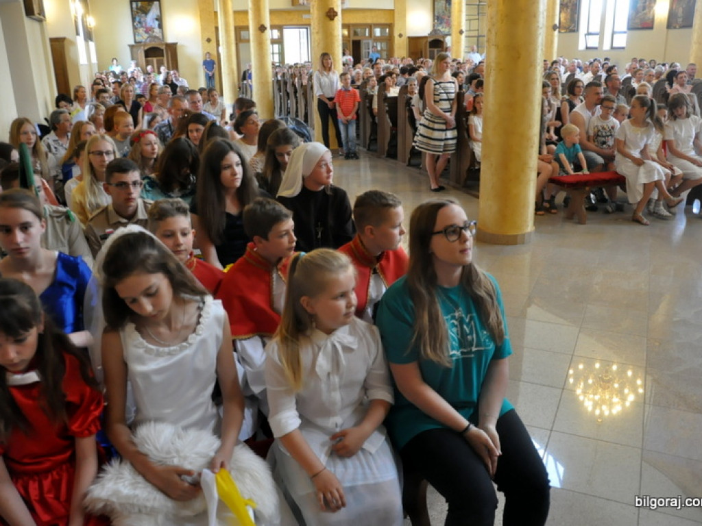 Niezwykłe przedstawienie młodzieży z KSM na 1050. rocznicę chrztu Polski (FOTO)