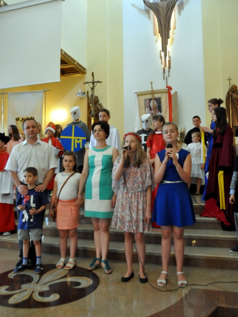 Niezwykłe przedstawienie młodzieży z KSM na 1050. rocznicę chrztu Polski (FOTO)