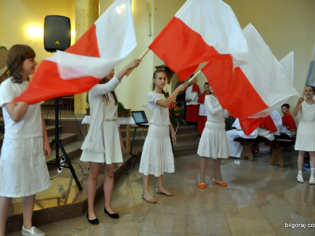Niezwykłe przedstawienie młodzieży z KSM na 1050. rocznicę chrztu Polski (FOTO)