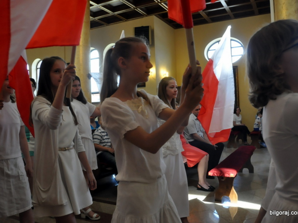 Niezwykłe przedstawienie młodzieży z KSM na 1050. rocznicę chrztu Polski (FOTO)