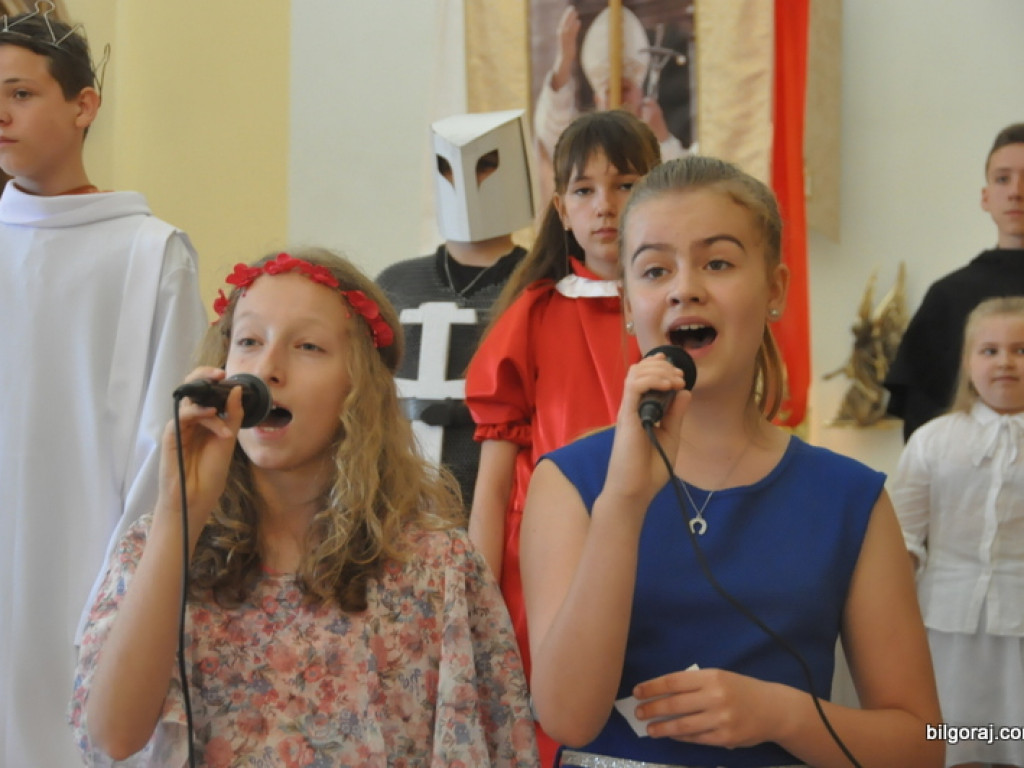 Niezwykłe przedstawienie młodzieży z KSM na 1050. rocznicę chrztu Polski (FOTO)