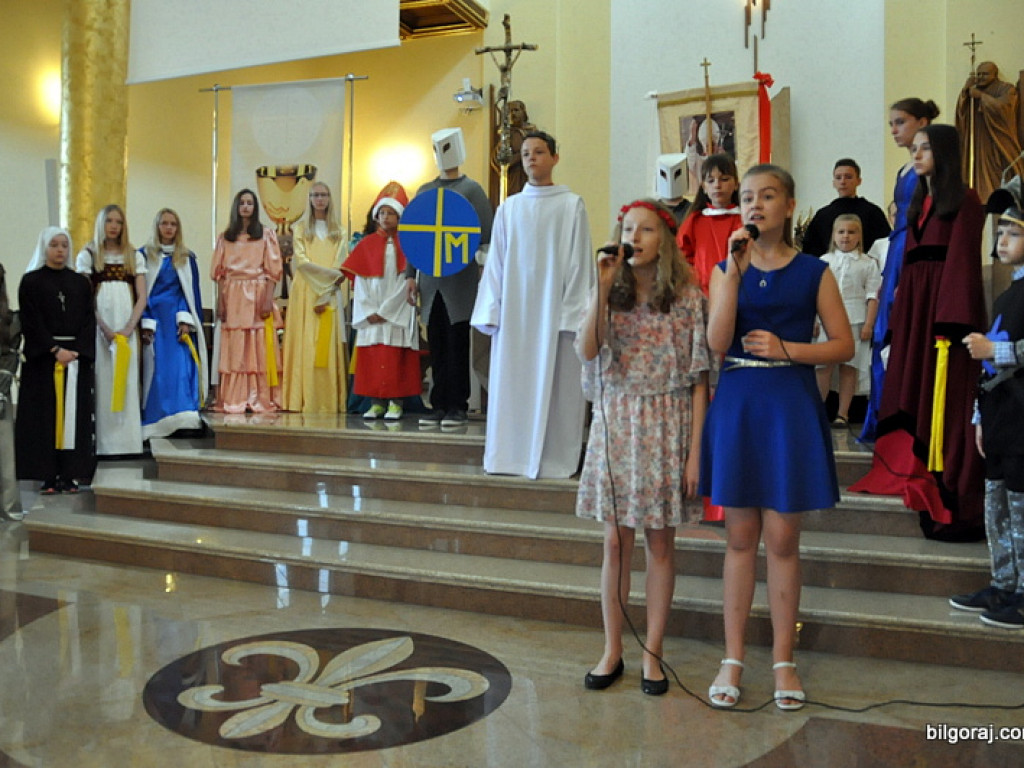 Niezwykłe przedstawienie młodzieży z KSM na 1050. rocznicę chrztu Polski (FOTO)