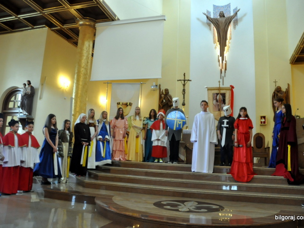 Niezwykłe przedstawienie młodzieży z KSM na 1050. rocznicę chrztu Polski (FOTO)