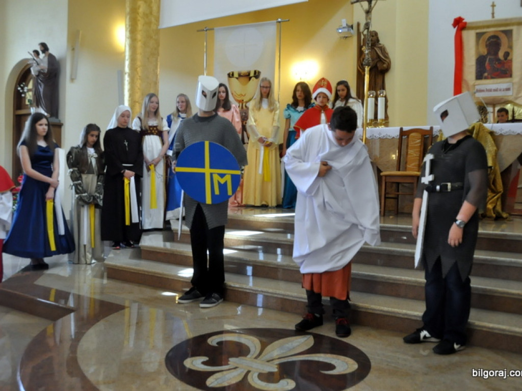 Niezwykłe przedstawienie młodzieży z KSM na 1050. rocznicę chrztu Polski (FOTO)