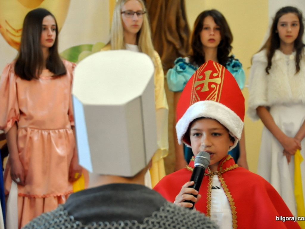 Niezwykłe przedstawienie młodzieży z KSM na 1050. rocznicę chrztu Polski (FOTO)