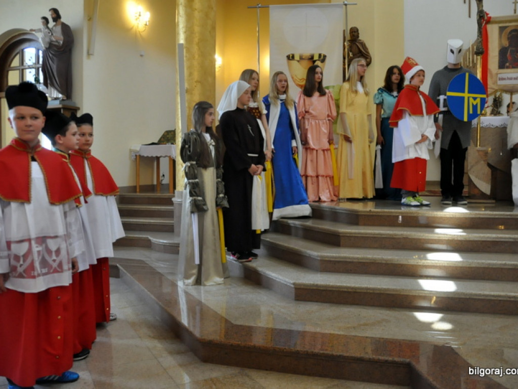 Niezwykłe przedstawienie młodzieży z KSM na 1050. rocznicę chrztu Polski (FOTO)
