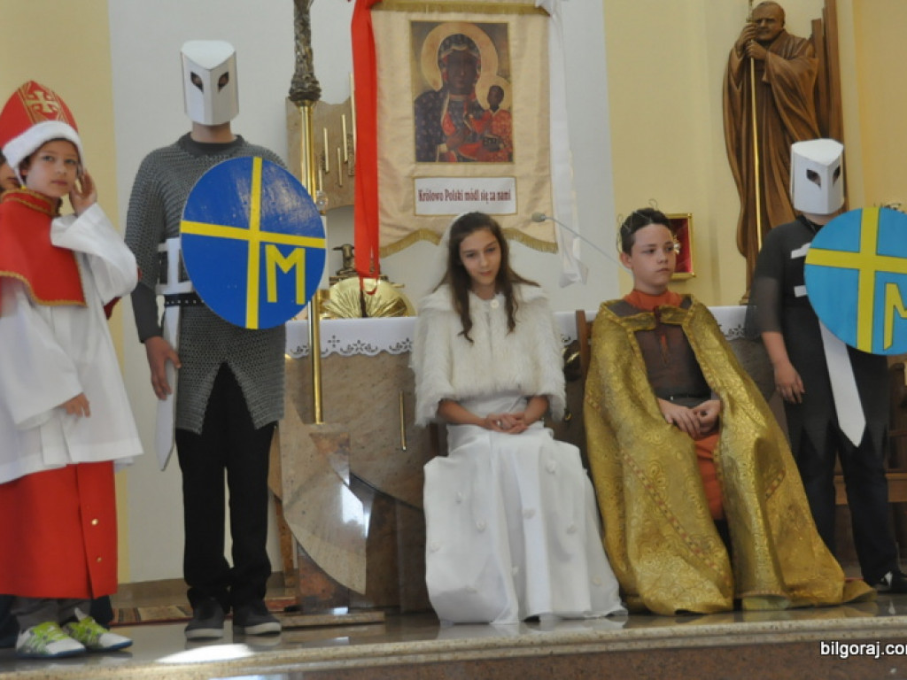 Niezwykłe przedstawienie młodzieży z KSM na 1050. rocznicę chrztu Polski (FOTO)