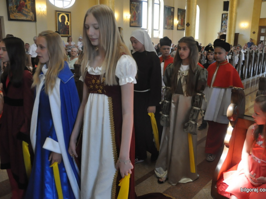 Niezwykłe przedstawienie młodzieży z KSM na 1050. rocznicę chrztu Polski (FOTO)