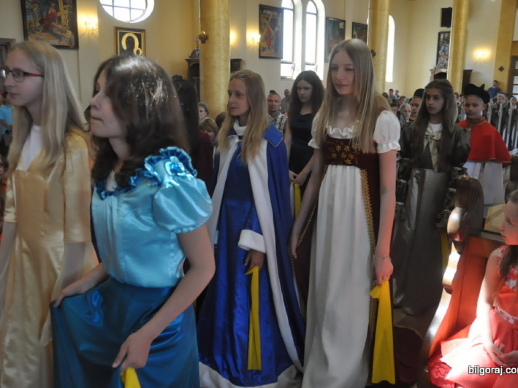 Niezwykłe przedstawienie młodzieży z KSM na 1050. rocznicę chrztu Polski (FOTO)