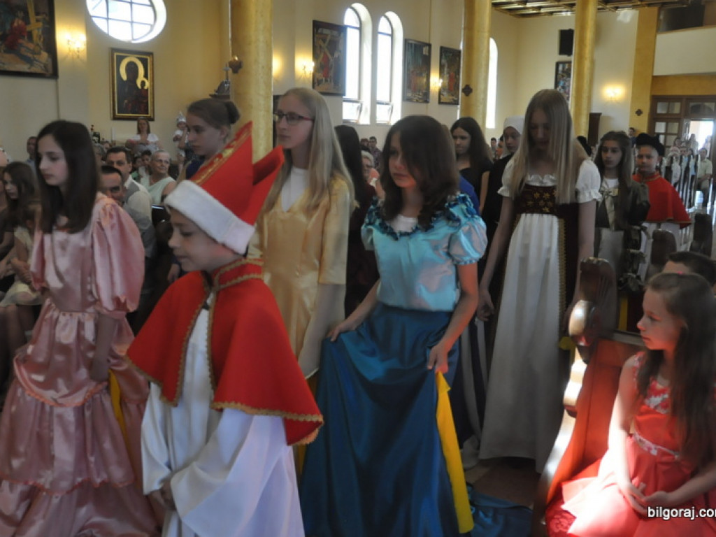 Niezwykłe przedstawienie młodzieży z KSM na 1050. rocznicę chrztu Polski (FOTO)