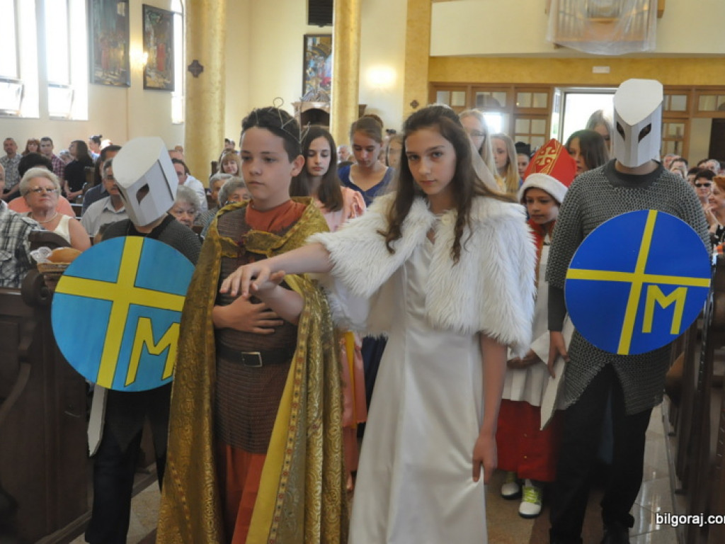 Niezwykłe przedstawienie młodzieży z KSM na 1050. rocznicę chrztu Polski (FOTO)