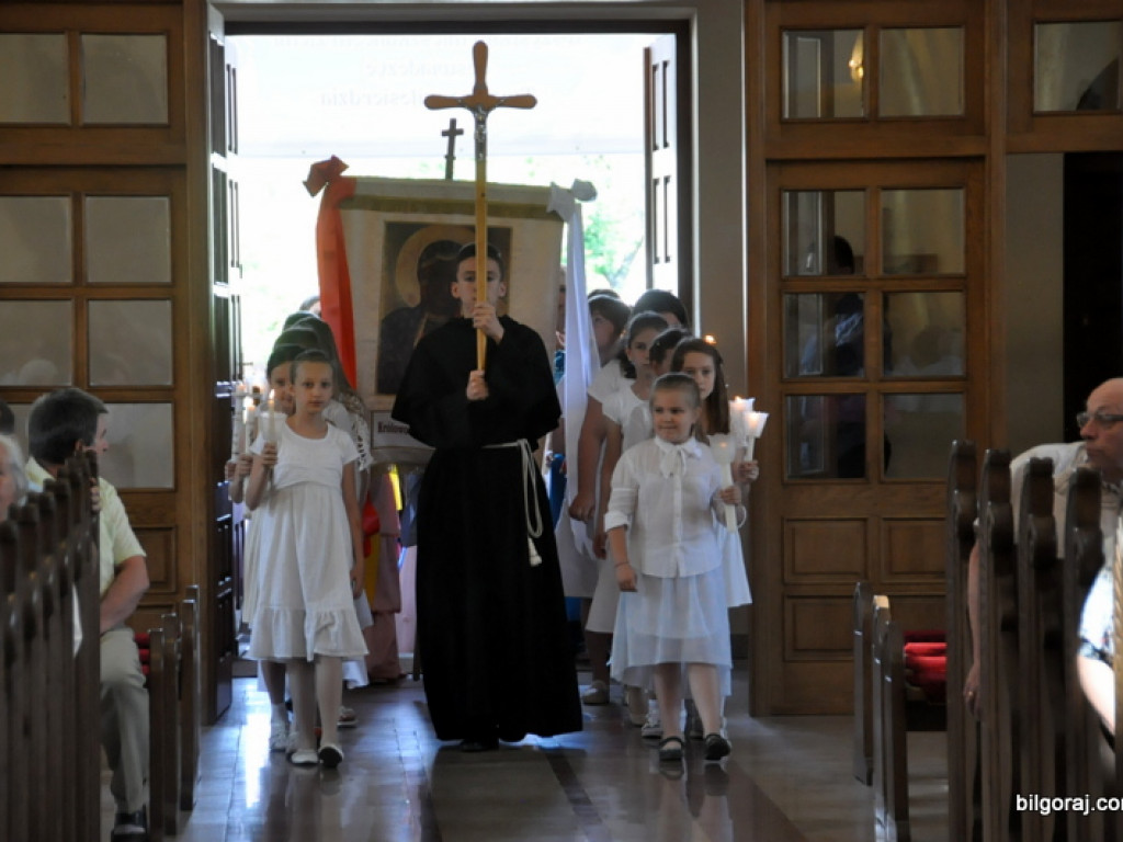 Niezwykłe przedstawienie młodzieży z KSM na 1050. rocznicę chrztu Polski (FOTO)