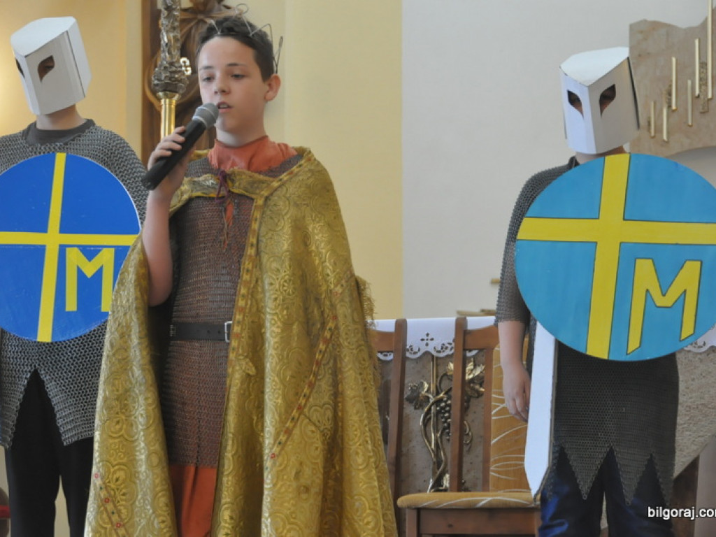 Niezwykłe przedstawienie młodzieży z KSM na 1050. rocznicę chrztu Polski (FOTO)